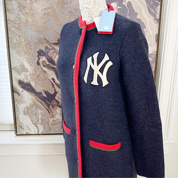 New Gucci NY Yankees MLB Embellished
Gucci Logo Applique CrewneckCardigan - Picture 3 of 13